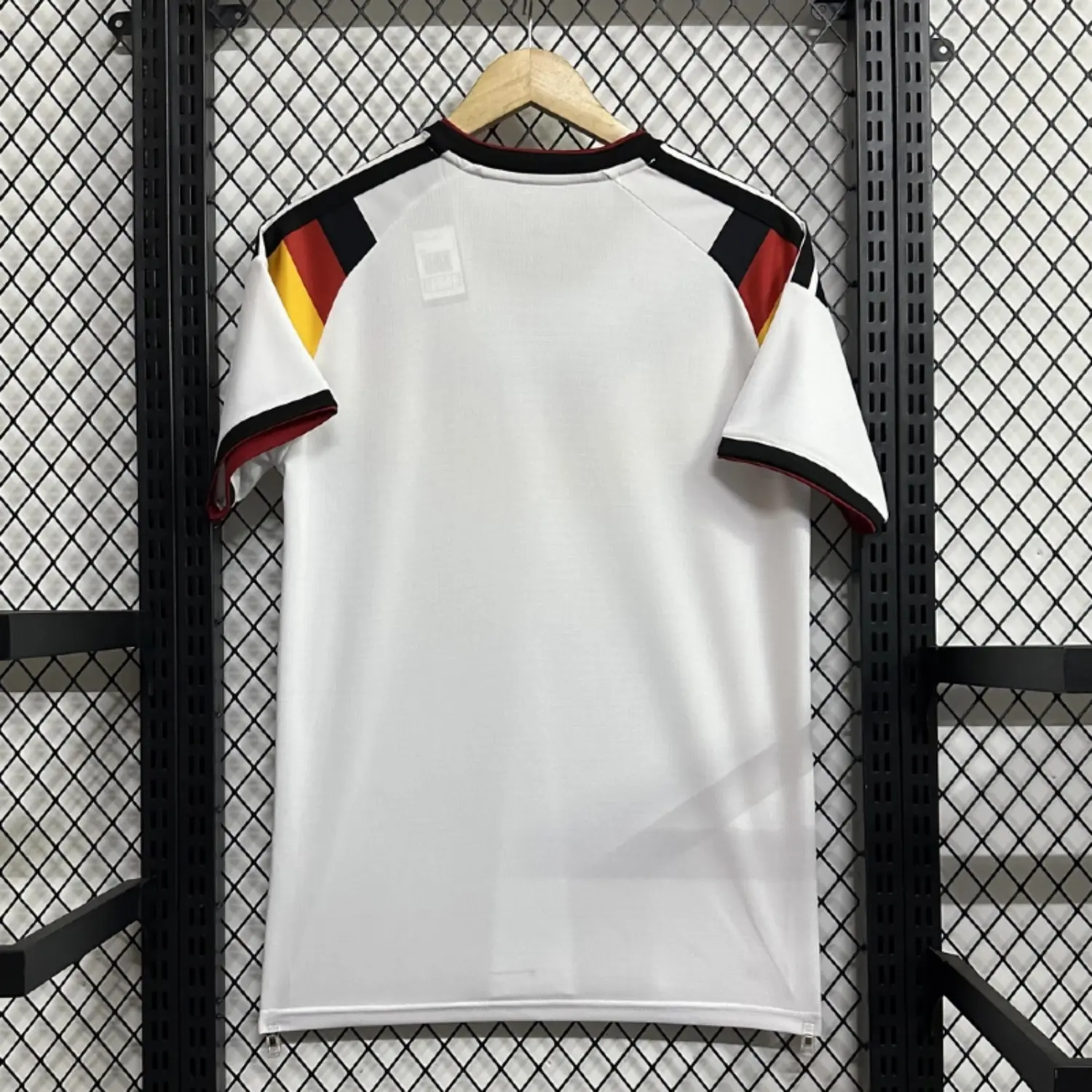 Мужская футбольная джерси сборной Германии adidas с коротким рукавом (Домашняя, 4 звезды) — изображение 2